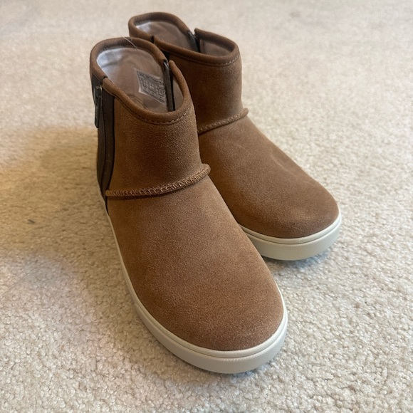 NEW: UGG Kids' Adler Sneaker, Chestnut, 5 M US Big Kid - Picture 6 of 11